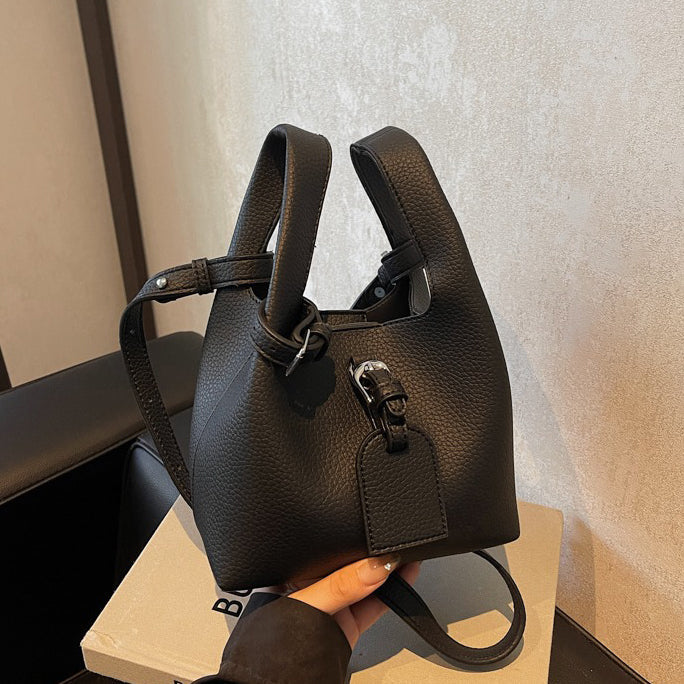 Vegane Leder Mini-Beuteltasche mit verstellbarem Riemen