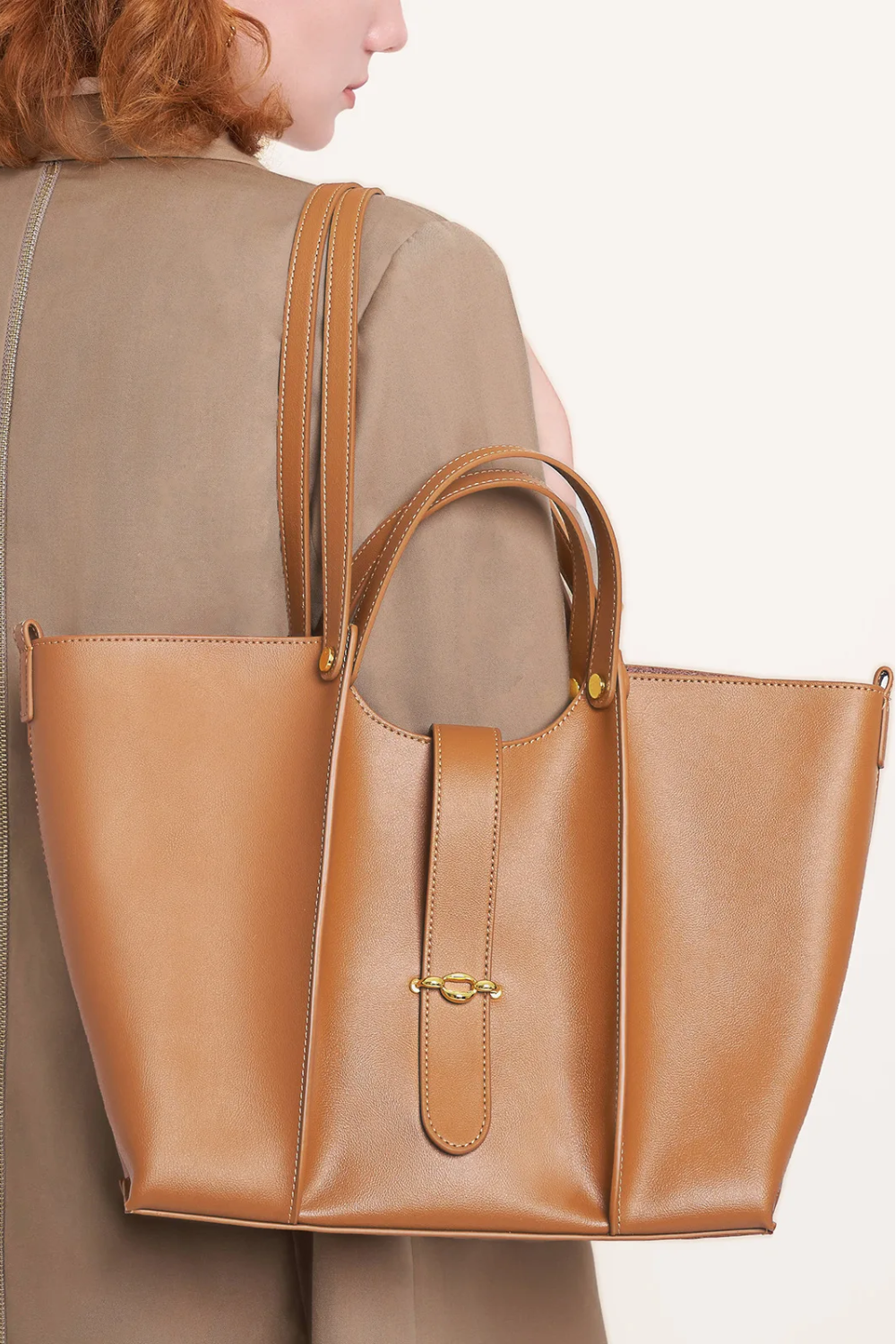 Vera Caffè | Große Business-Tasche aus veganem Ultrafiber mit Laptopfach und goldenen Details für Damen