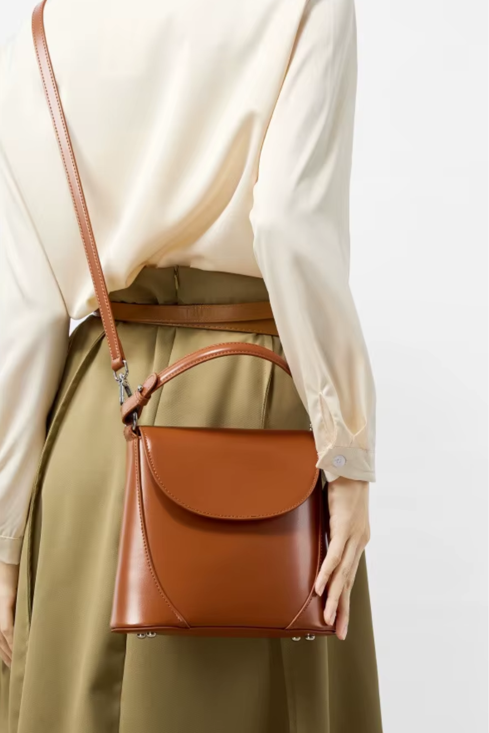 Éloria Caramel | Vielseitige elegante Handtasche aus veganem Leder mit Schulterriemen für Damen