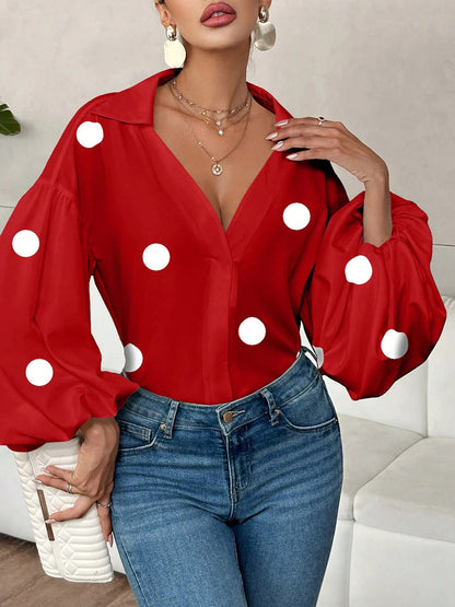 Damenbluse Mit Polka Dot Falten Und Reverskragen