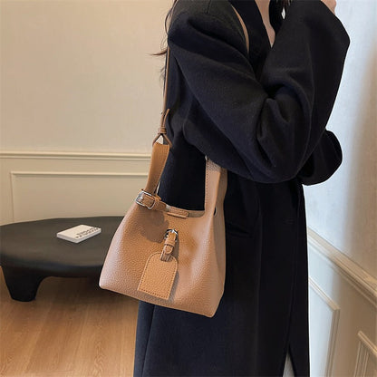 Vegane Leder Mini-Beuteltasche mit verstellbarem Riemen