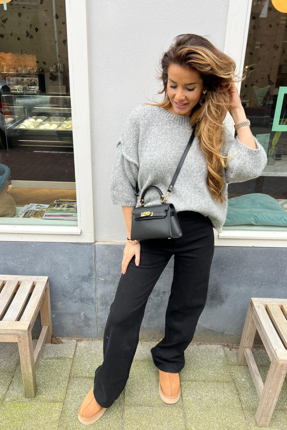 Kalie Noir | Elegante Mini Handtasche aus veganem Leder mit Goldverschluss für Damen