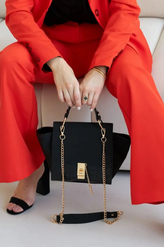 Vittora Noir | Elegante Handtasche aus veganem Leder mit Kroko-Prägung und goldenen Details für Damen