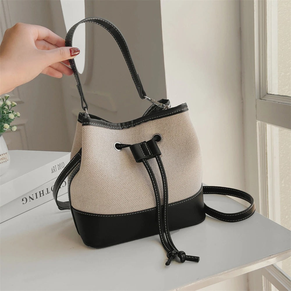 Canvas-Eimer-Tasche mit veganem Lederbesatz und Kordelverschluss