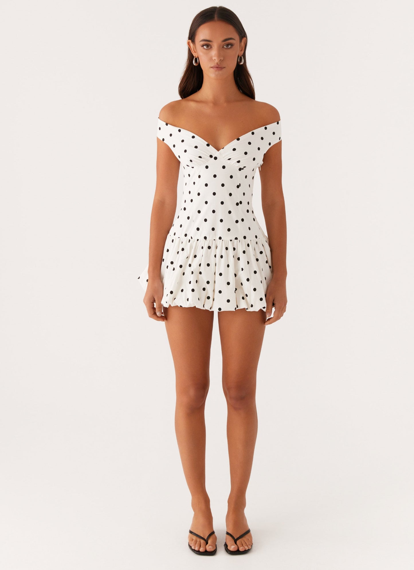Baumwoll-Polka-Dot Carmen-Schulter Bubble Minikleid Weiß