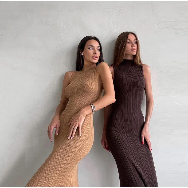 Weiches Strickkleid mit figurbetontem Oberteil und ausgestelltem Rock, Midi-Länge, Damen
