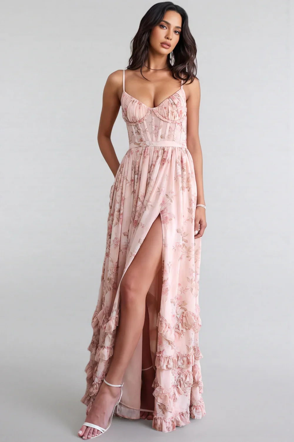 Maxikleid mit Spaghettiträgern und Rüschensaum