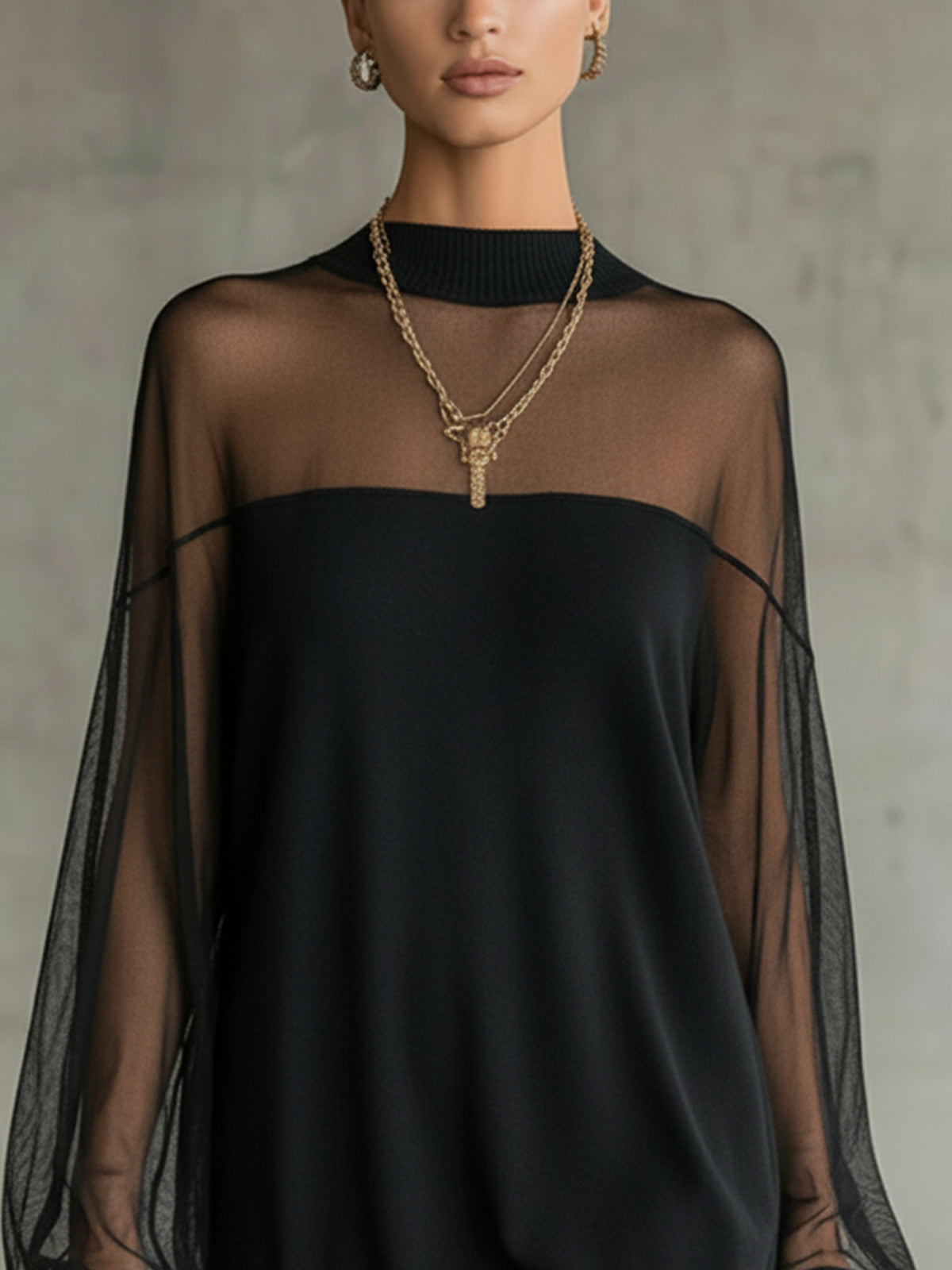 Elegantes Schwarzes Minikleid mit transparenten Netzärmeln