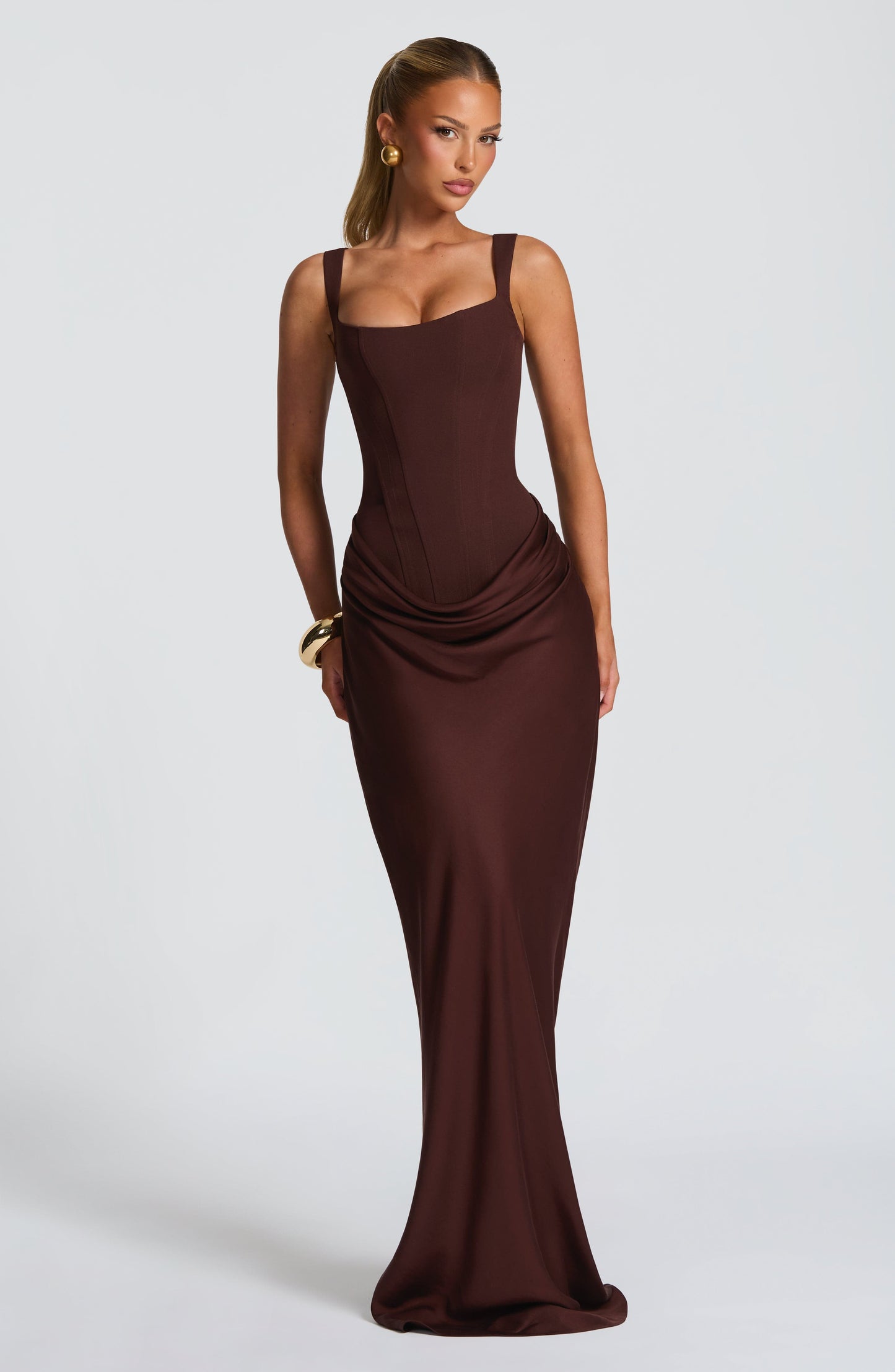 Maxikleid aus Krepp-Satin mit Wasserfallausschnitt und ärmellos