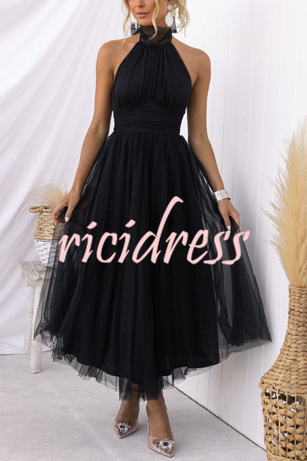 Maxikleid mit gerafftem Tüll-Halfterdetail