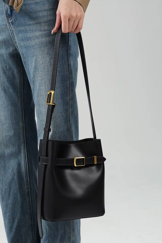 Luxuriöse Mini Crossbody-Tasche mit goldenen Details für Damen