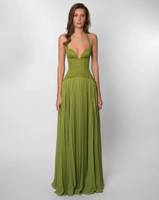 Fließendes Maxikleid in lebendigen Farben