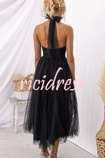 Maxikleid mit gerafftem Tüll-Halfterdetail