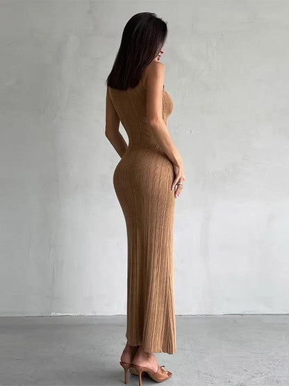 Weiches Strickkleid mit figurbetontem Oberteil und ausgestelltem Rock, Midi-Länge, Damen