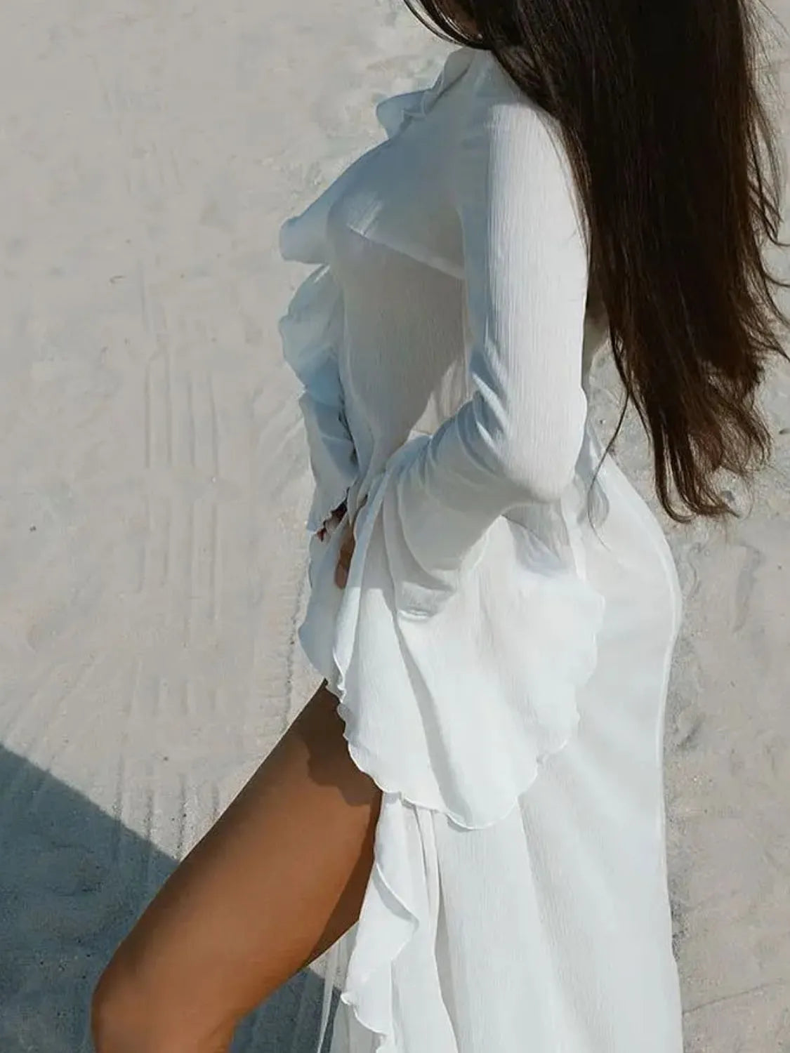 Langärmliges Strandkleid mit Rüschen