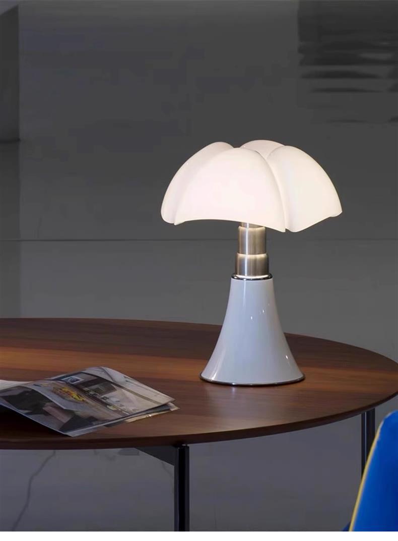 Tischlampe im Fledermaus-Stil Design