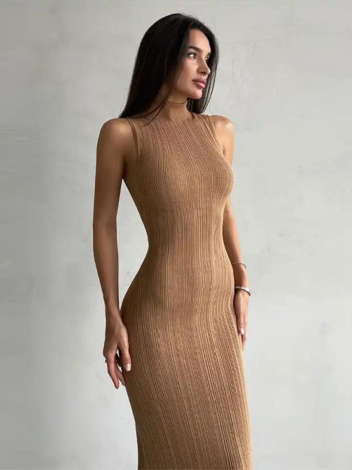 Weiches Strickkleid mit figurbetontem Oberteil und ausgestelltem Rock, Midi-Länge, Damen
