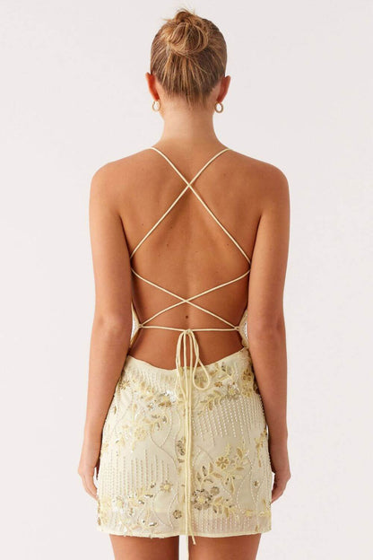 Kurzkleid mit Paillettenverzierung