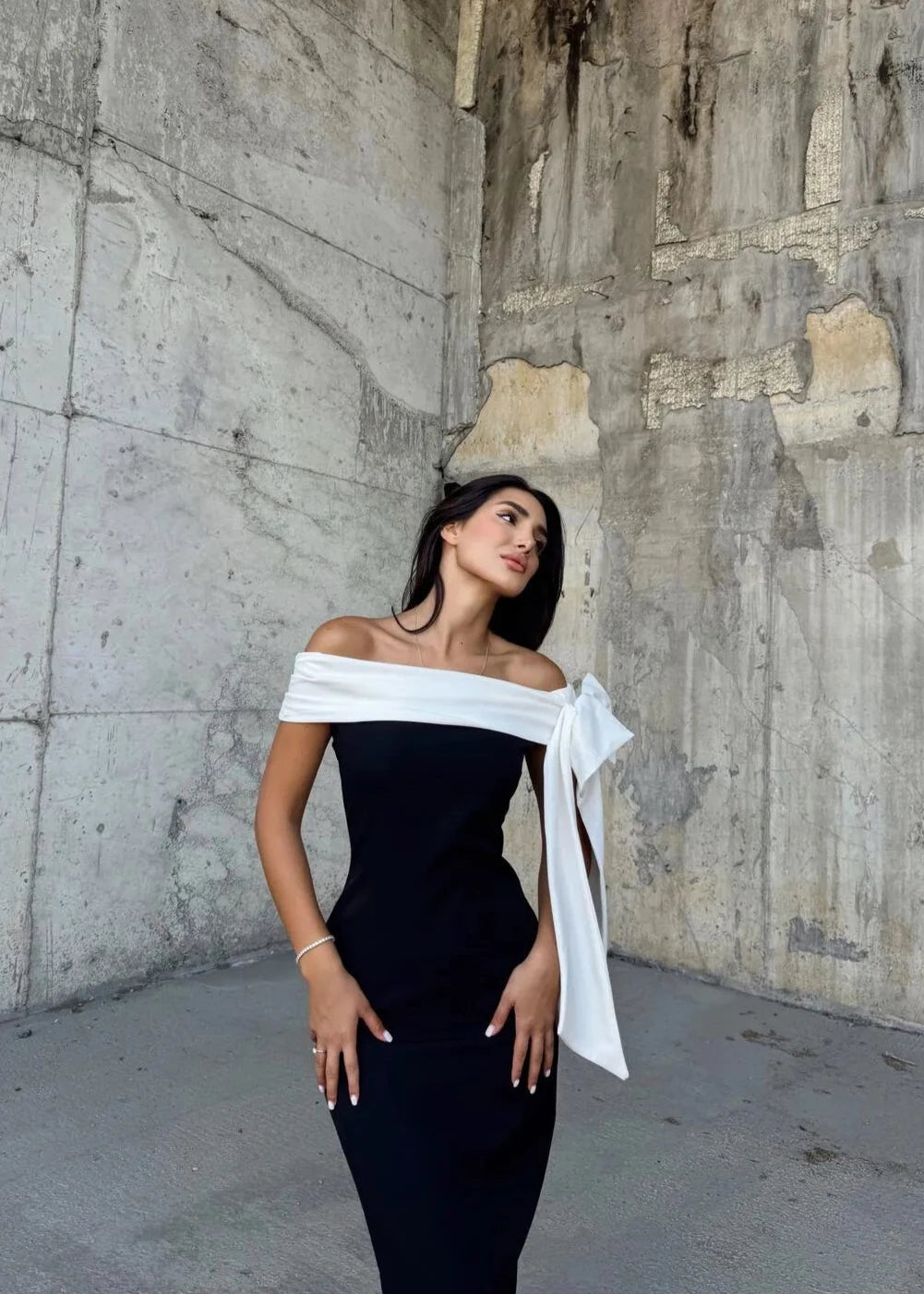 Valentina Elegantes Midikleid mit femininer Silhouette