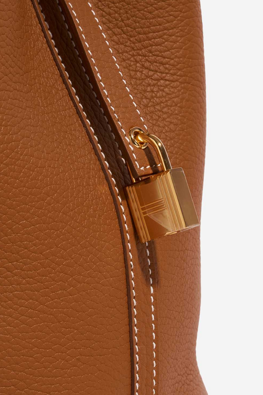 Lumière Brun | Kompakte Handtasche aus genarbtem veganem Leder mit goldenen Details für Damen