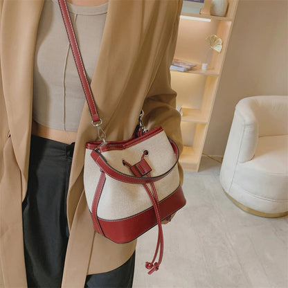 Canvas-Eimer-Tasche mit veganem Lederbesatz und Kordelverschluss