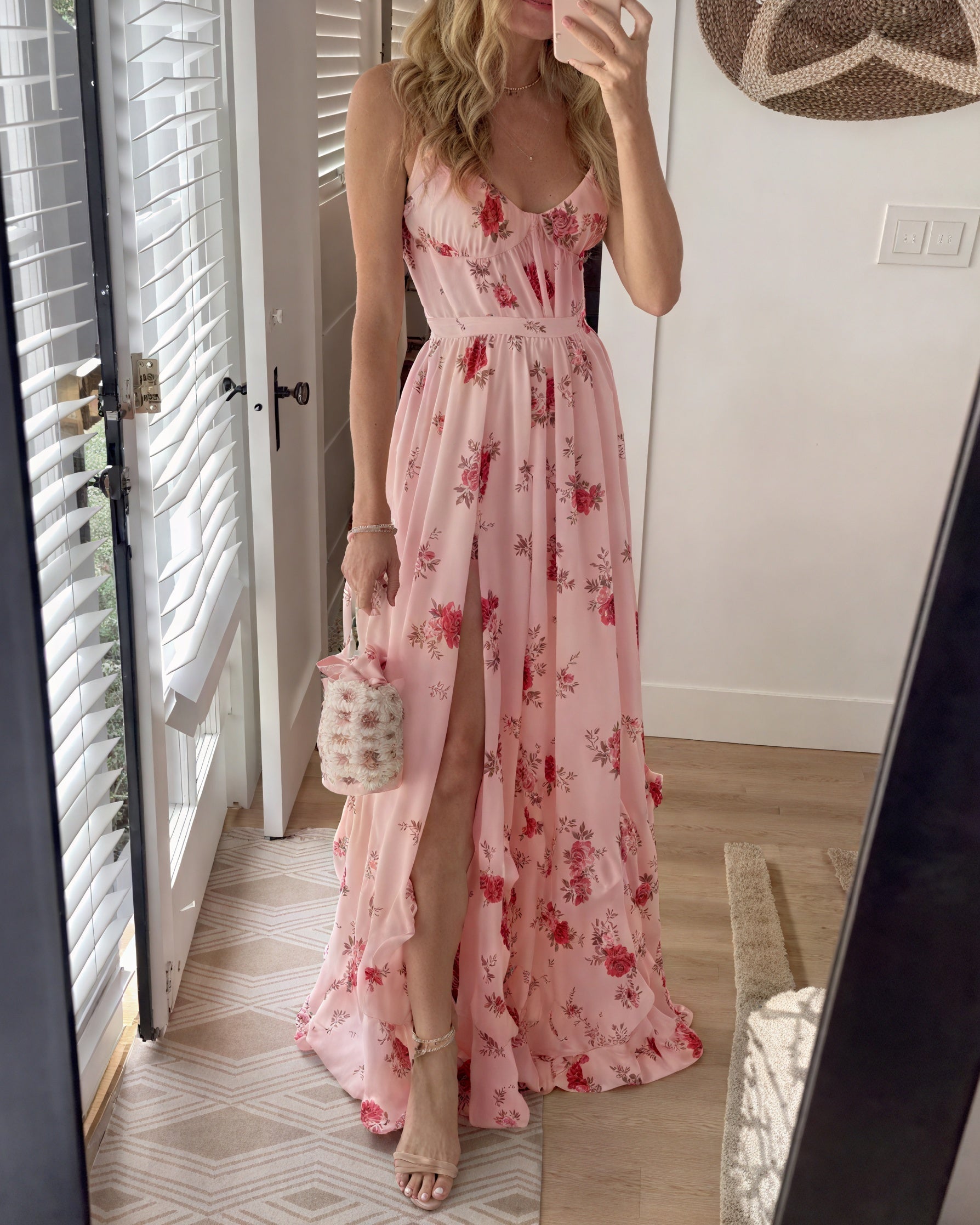 Damen Maxikleid mit floralem Muster und fließender Silhouette