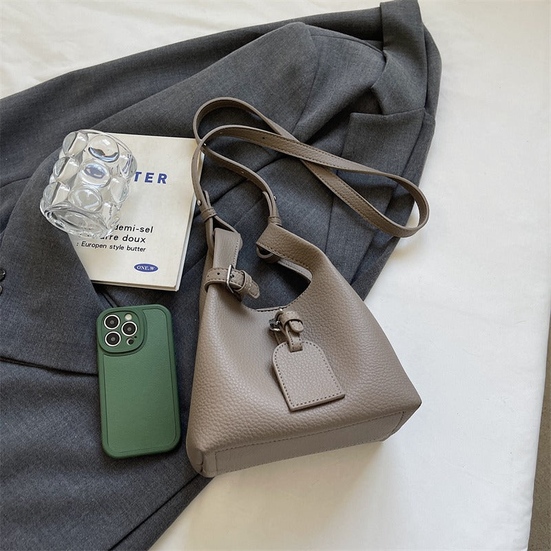 Vegane Leder Mini-Beuteltasche mit verstellbarem Riemen