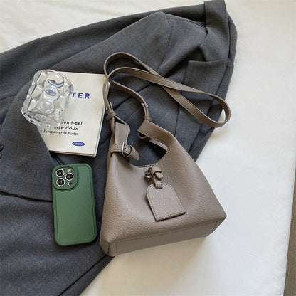 Vegane Leder Mini-Beuteltasche mit verstellbarem Riemen
