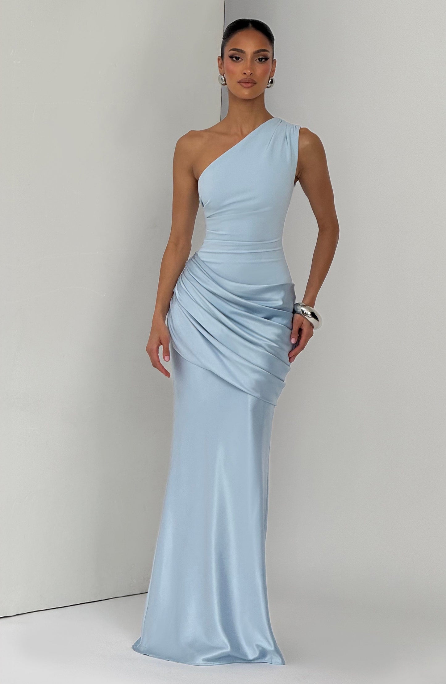 Ein-Schulter Crepe Satin Maxikleid Damen