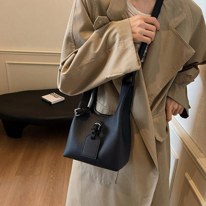 Vegane Leder Mini-Beuteltasche mit verstellbarem Riemen