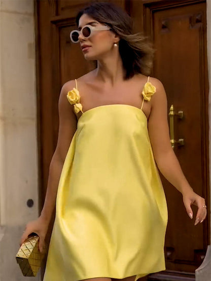 Rückenfreies A-Linien Mini-Kleid mit 3D-Rosenapplikation in Gelb