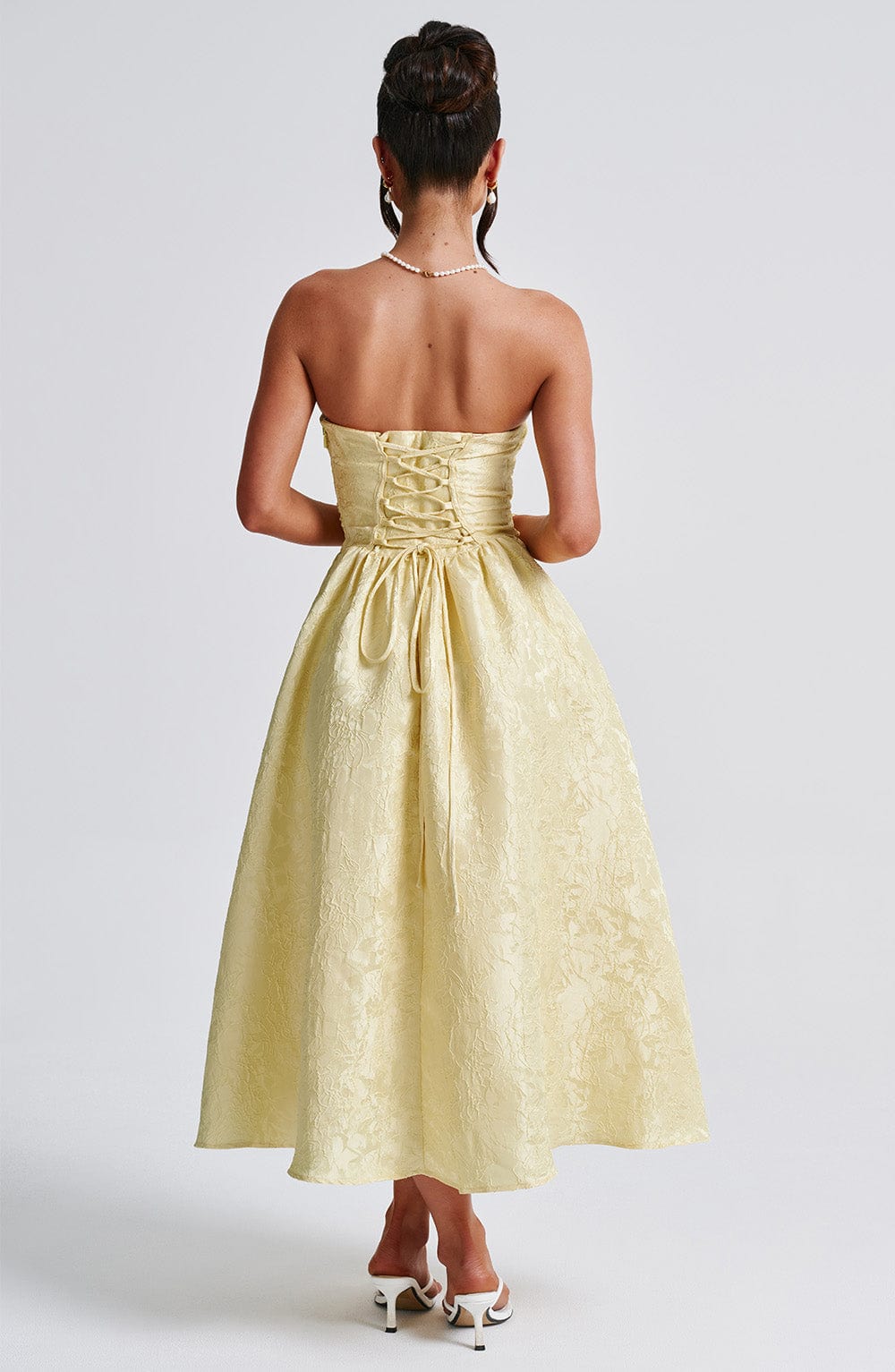 Blumiges Jacquard-Trägerloses Midikleid Zitrone