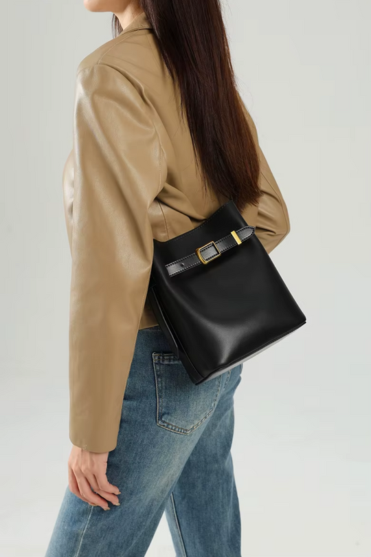 Luxuriöse Mini Crossbody-Tasche mit goldenen Details für Damen