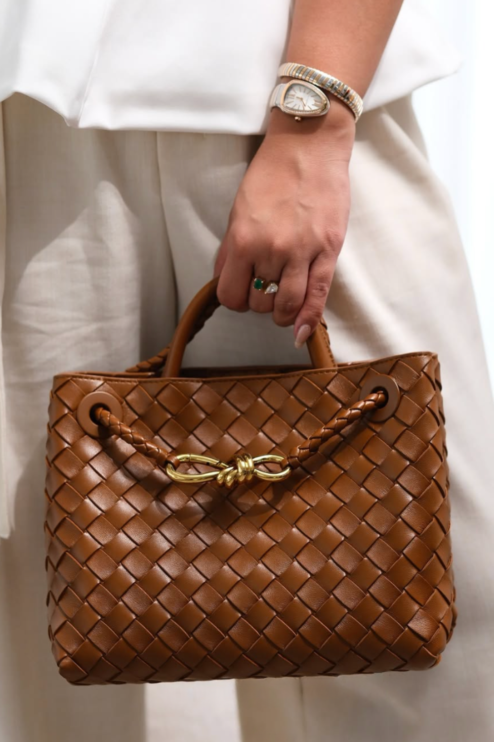 Livana Woven | Geflochtene Handtasche aus Kunstleder mit goldenen Details für Damen