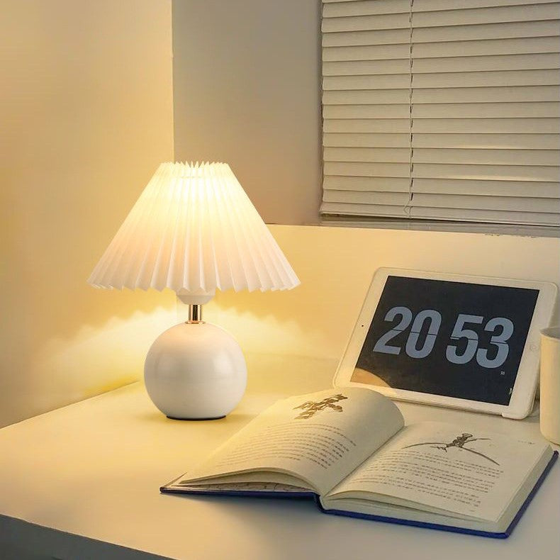 Keramische gefaltete Nachttischlampe