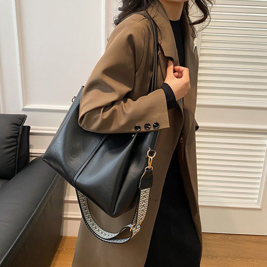 Minimalistische trendige Schultertasche für Damen