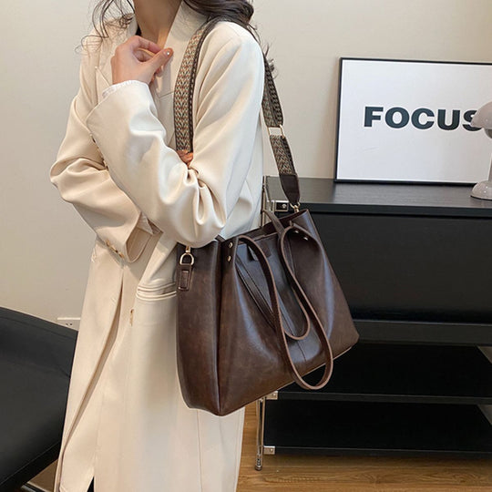 Minimalistische trendige Schultertasche für Damen