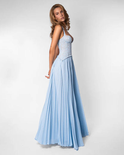 Fließendes Maxikleid in lebendigen Farben