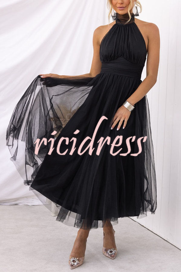 Maxikleid mit gerafftem Tüll-Halfterdetail