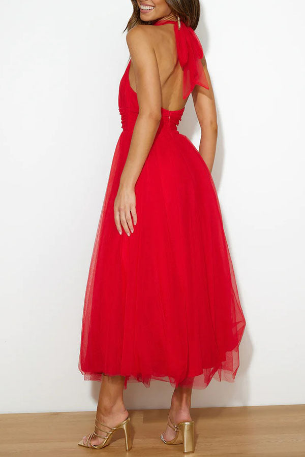 Maxikleid mit gerafftem Tüll-Halfterdetail