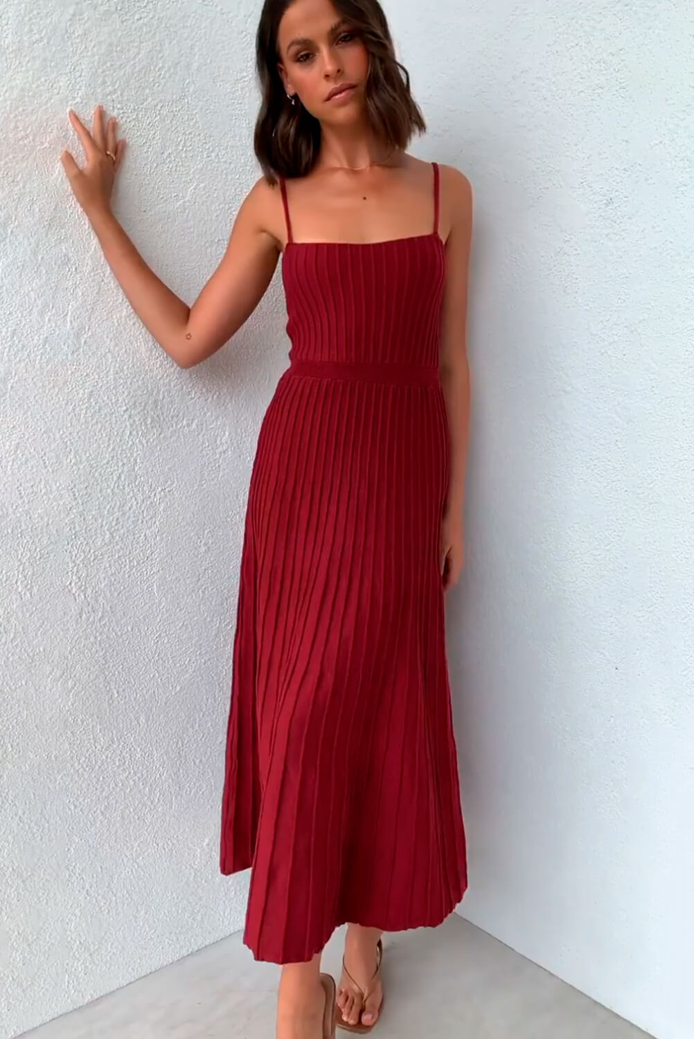 Plissiertes Strick-Midikleid mit Spaghettiträgern