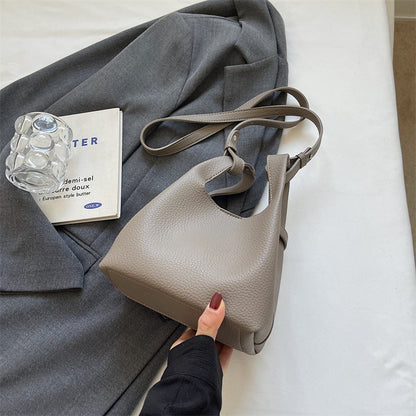 Vegane Leder Mini-Beuteltasche mit verstellbarem Riemen