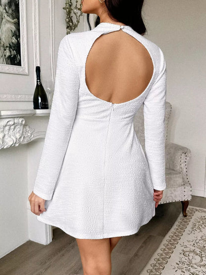 Damen Minikleid mit Ausschnitt am Rücken und langen Ärmeln