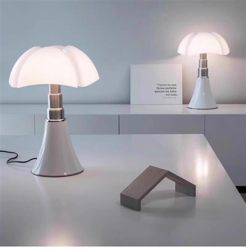 Tischlampe im Fledermaus-Stil Design