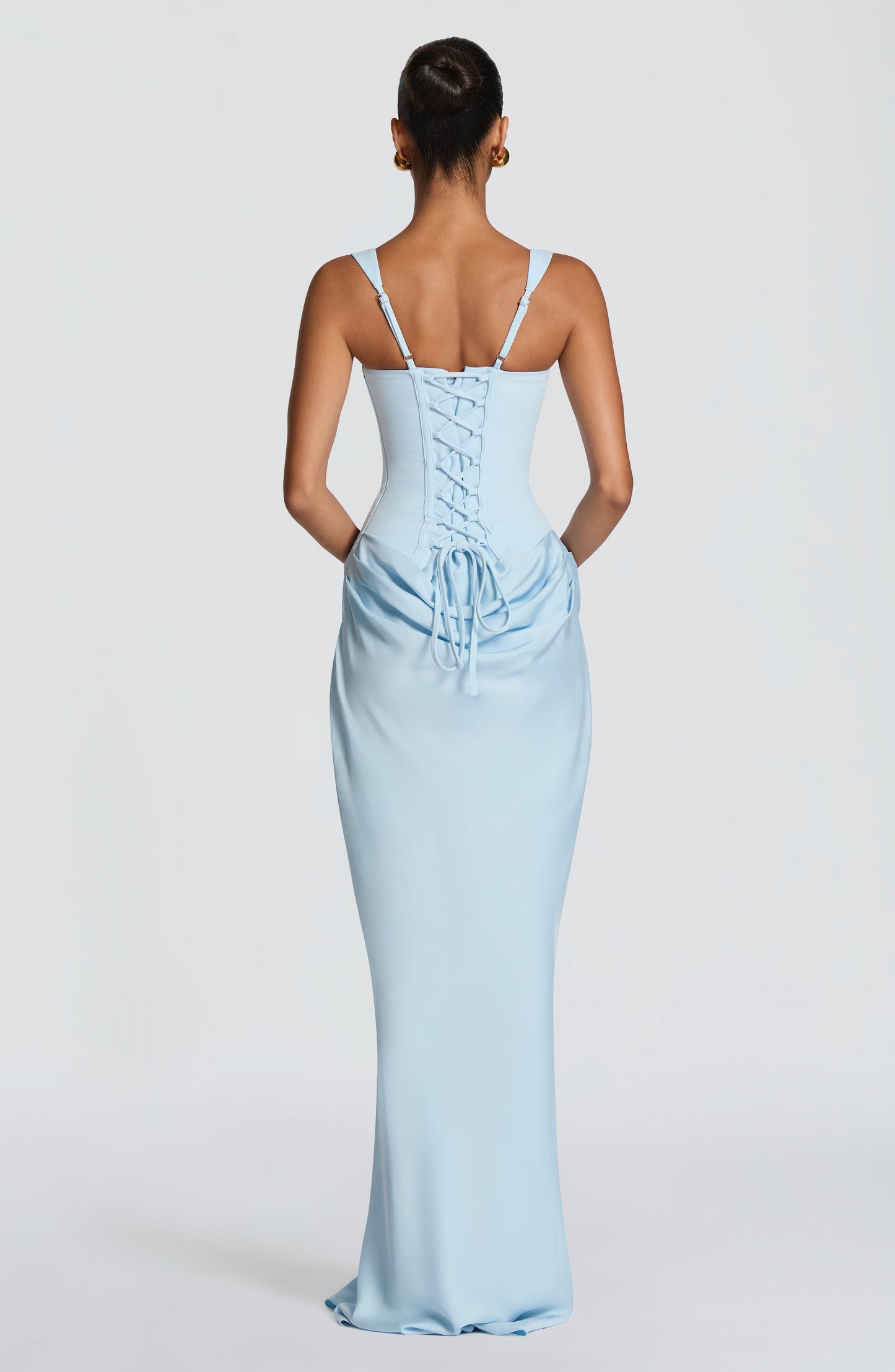 Maxikleid aus Krepp-Satin mit Wasserfallausschnitt und ärmellos