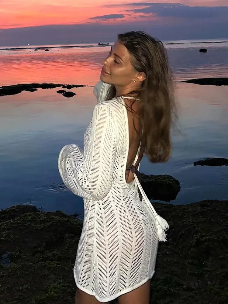Rückenfreies gehäkeltes Strick-Minikleid mit langen Ärmeln Strandüberwurf