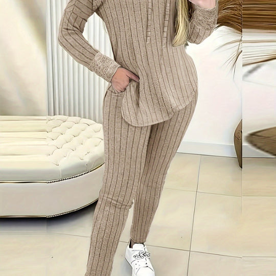 Zweiteiliges Strickset mit Kapuzenpullover und Hose für Damen