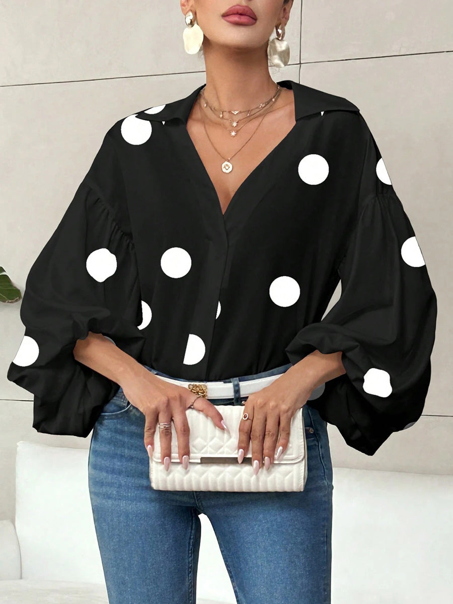 Damenbluse Mit Polka Dot Falten Und Reverskragen