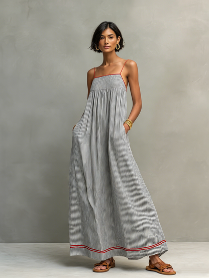 Gestreiftes Maxikleid mit weitem Schnitt und Spaghettiträgern