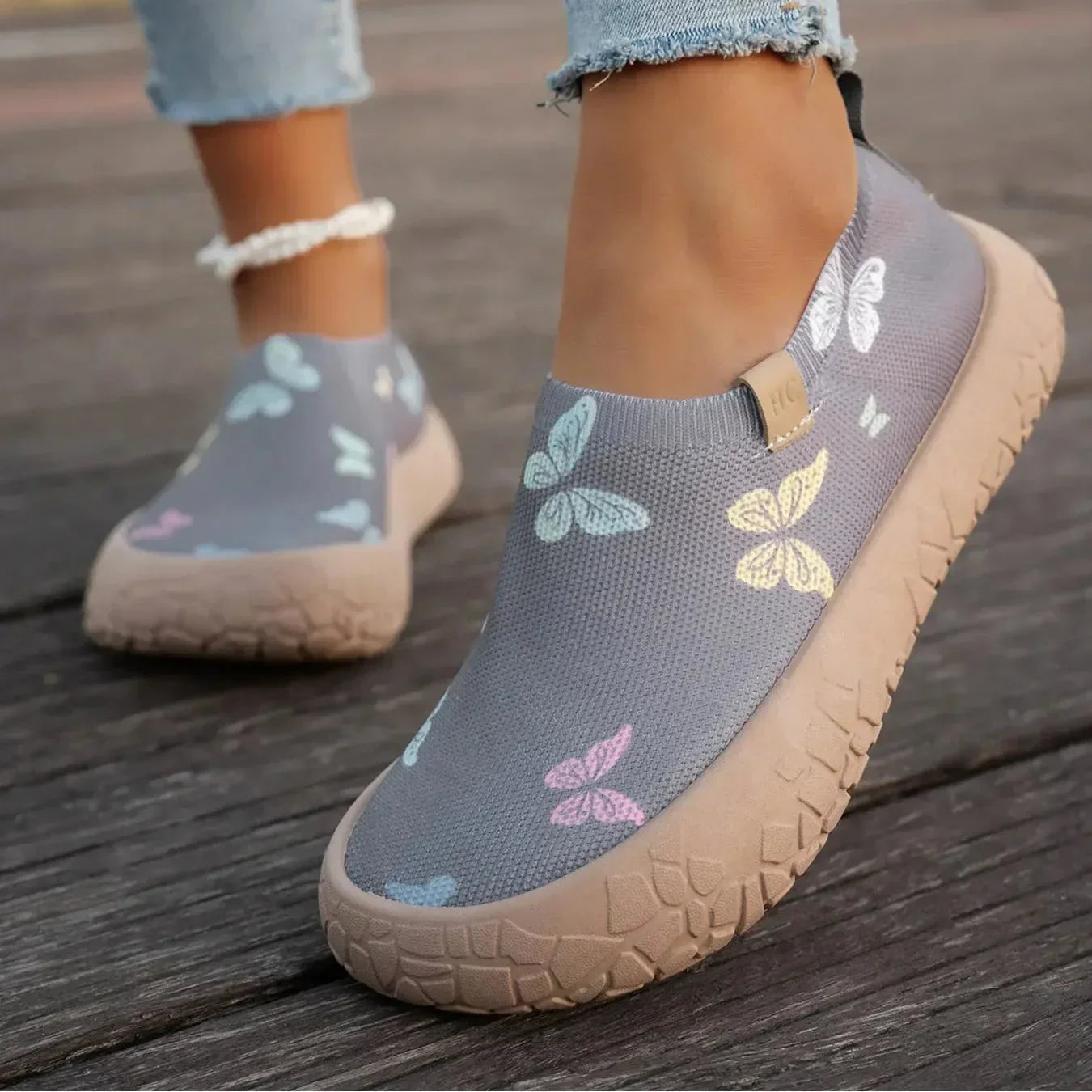 Damen Slip-On Sneaker mit Dämpfung in schräger Seitenansicht